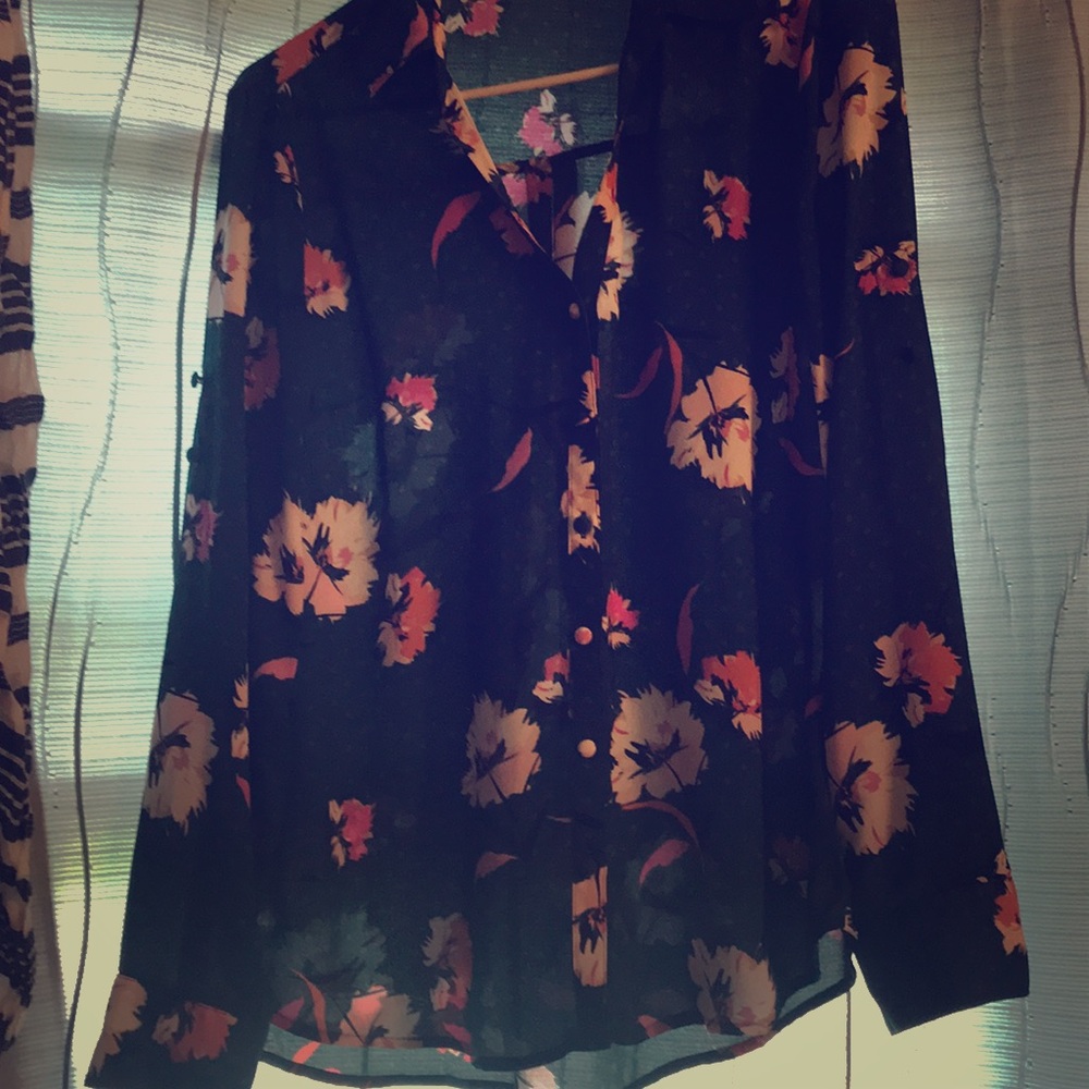 NWOT.  Green slim portofino blouse size M.